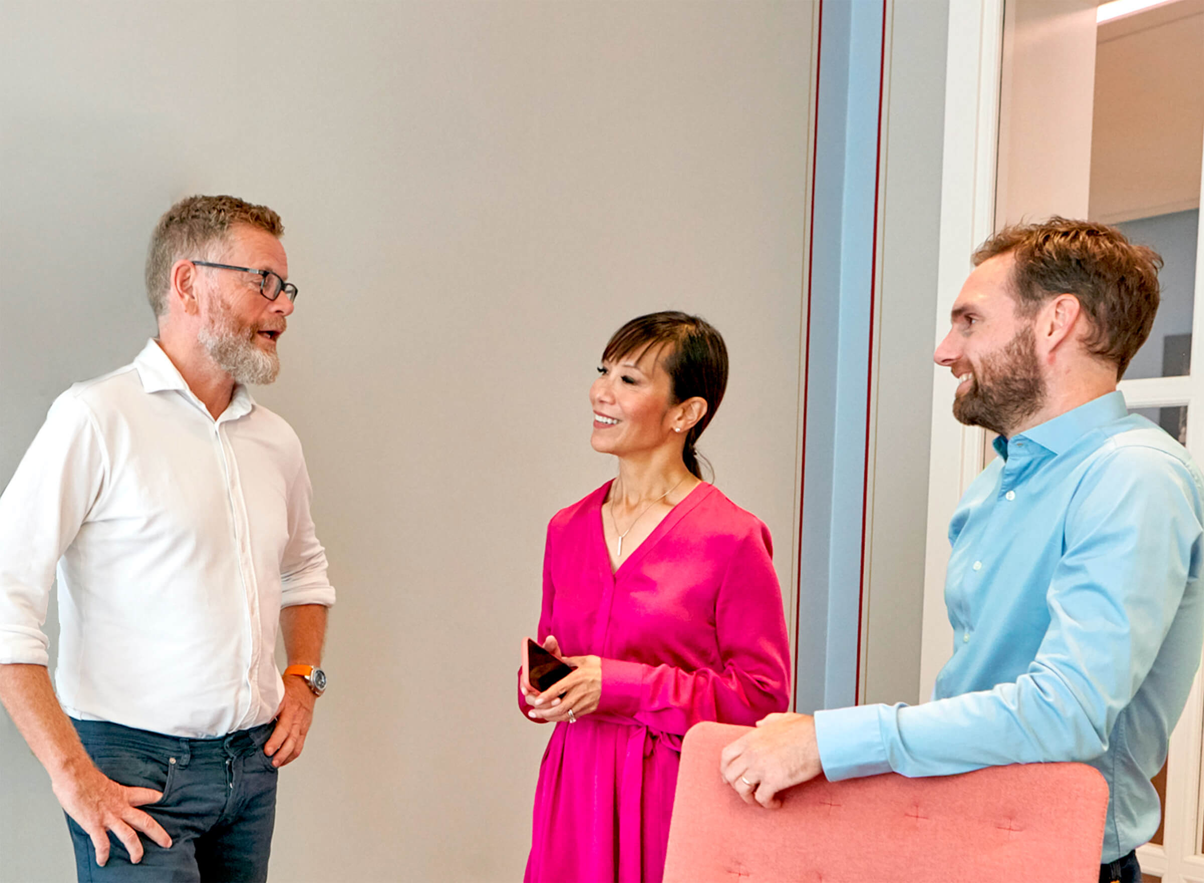 Lächelnde Frau im Büro